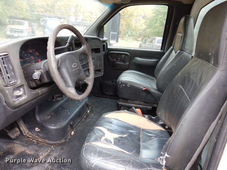 image for item KW9385 2004 Chevrolet C4500  dump flatbed truck