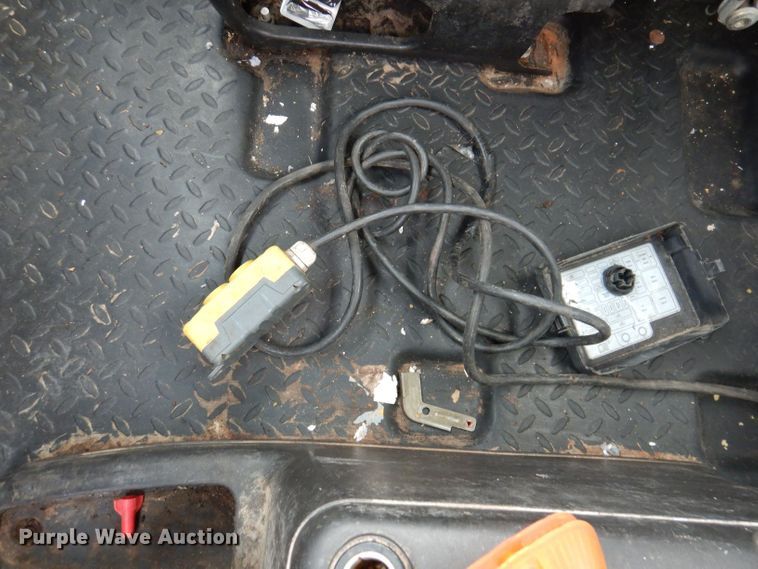 image for item KW9385 2004 Chevrolet C4500  dump flatbed truck