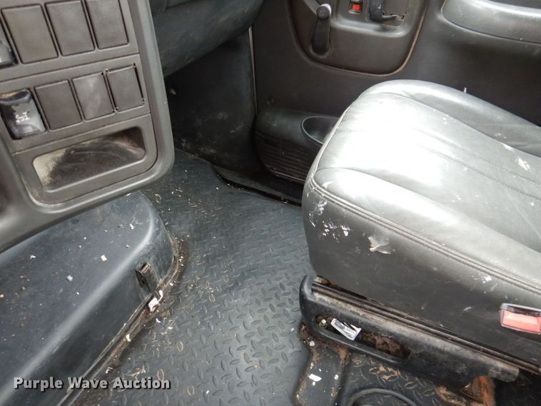 image for item KW9385 2004 Chevrolet C4500  dump flatbed truck