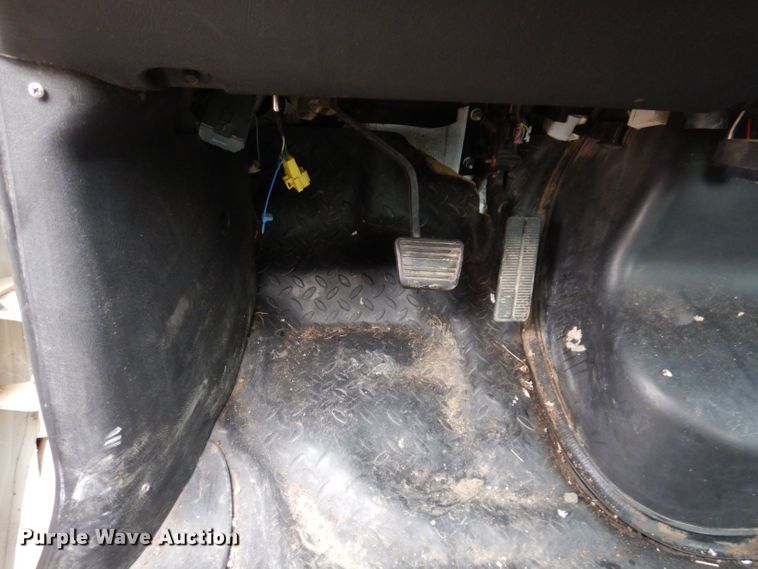 image for item KW9385 2004 Chevrolet C4500  dump flatbed truck