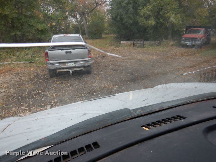 image for item KW9385 2004 Chevrolet C4500  dump flatbed truck