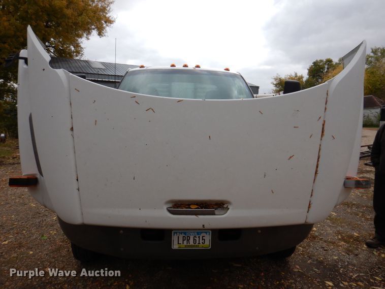 image for item KW9385 2004 Chevrolet C4500  dump flatbed truck