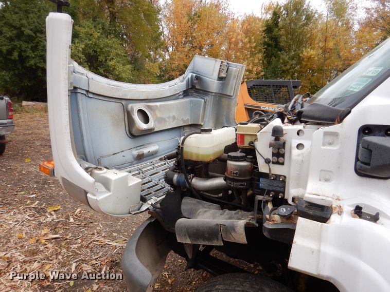 image for item KW9385 2004 Chevrolet C4500  dump flatbed truck