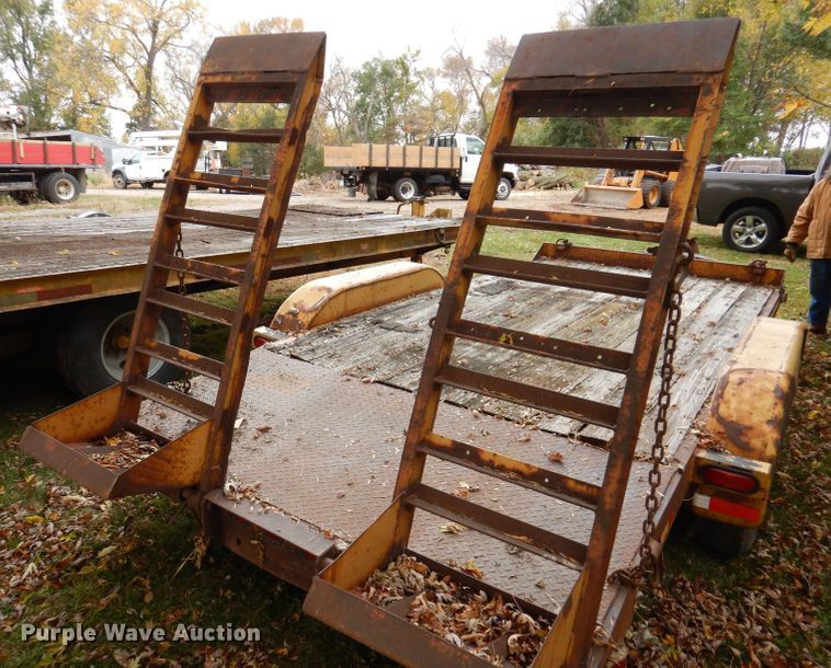 image for item KW9386 1992 Eager Beaver AP10  equipment trailer