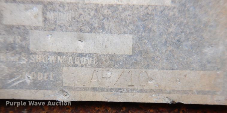 image for item KW9386 1992 Eager Beaver AP10  equipment trailer