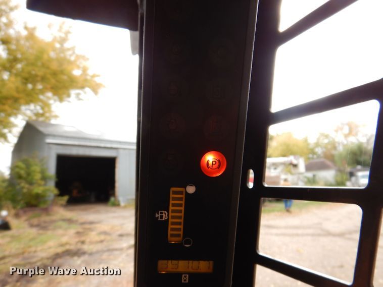 image for item KW9388 2006 Case 445  skid steer loader