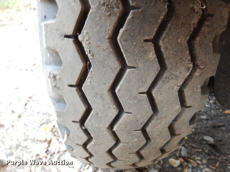 image for item KW9390 1996 Carlton 7200  stump grinder