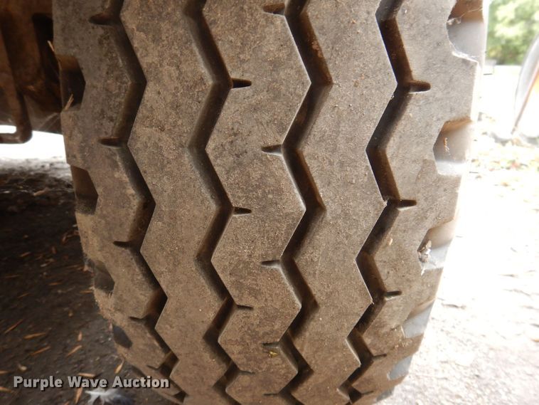 image for item KW9390 1996 Carlton 7200  stump grinder