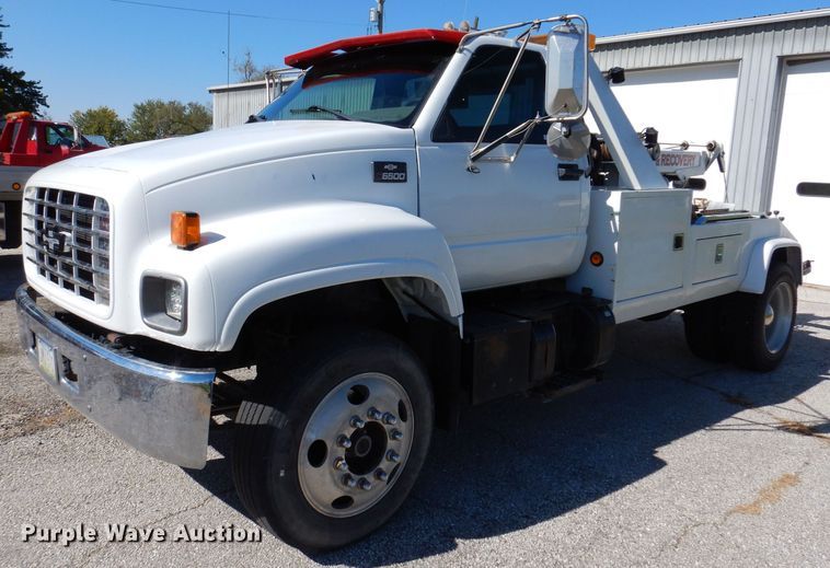 image for item KW9392 1999 Chevrolet C6500  tow truck