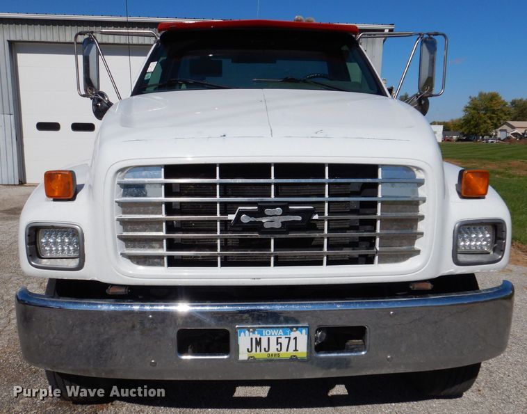 image for item KW9392 1999 Chevrolet C6500  tow truck