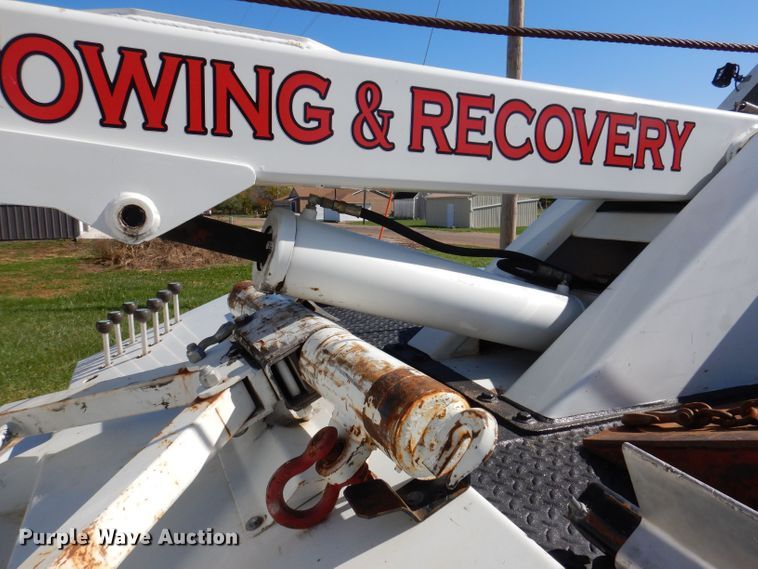 image for item KW9392 1999 Chevrolet C6500  tow truck