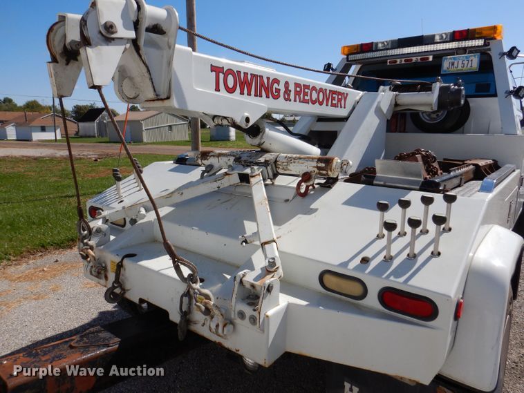 image for item KW9392 1999 Chevrolet C6500  tow truck