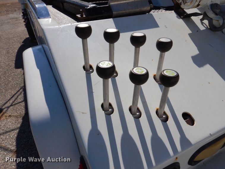 image for item KW9392 1999 Chevrolet C6500  tow truck