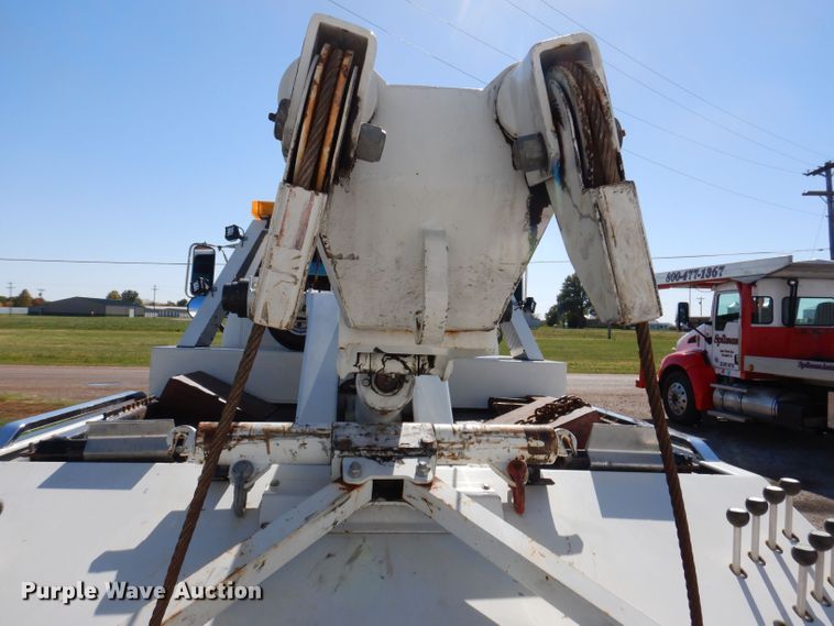 image for item KW9392 1999 Chevrolet C6500  tow truck