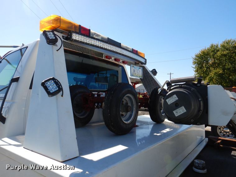 image for item KW9392 1999 Chevrolet C6500  tow truck