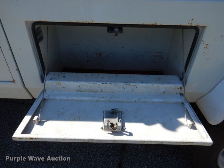 image for item KW9392 1999 Chevrolet C6500  tow truck