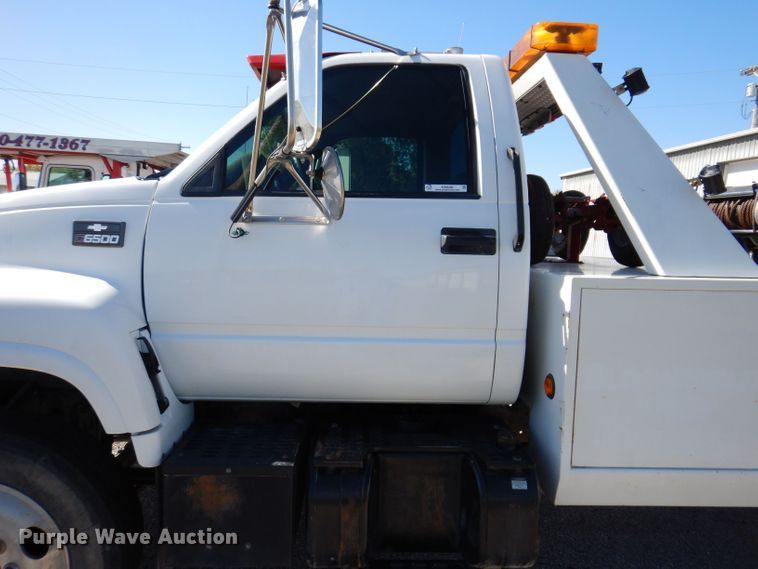 image for item KW9392 1999 Chevrolet C6500  tow truck