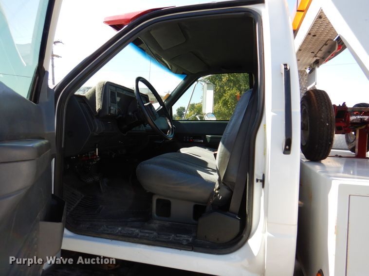 image for item KW9392 1999 Chevrolet C6500  tow truck