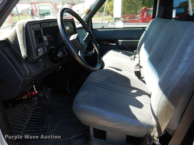 image for item KW9392 1999 Chevrolet C6500  tow truck