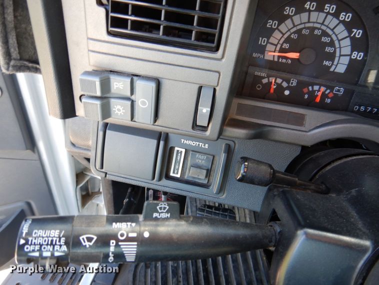 image for item KW9392 1999 Chevrolet C6500  tow truck