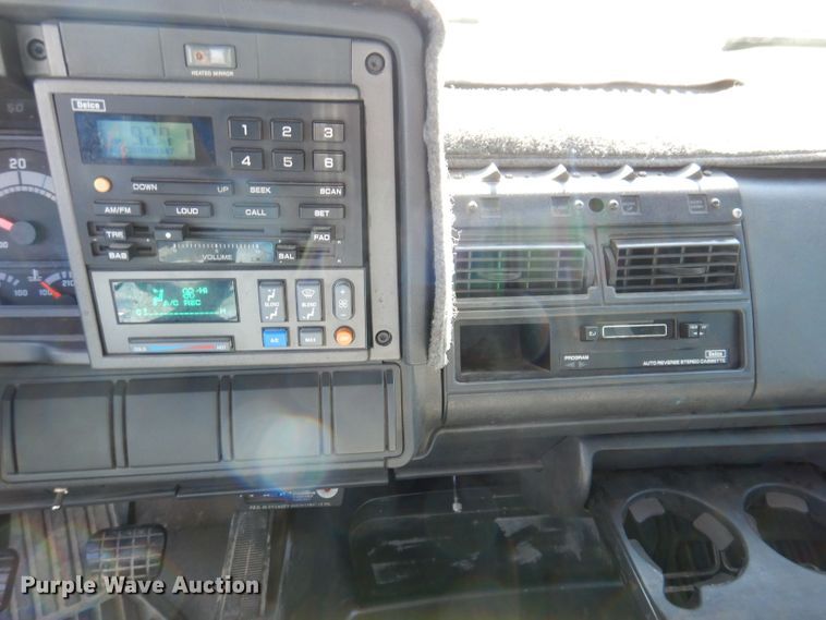 image for item KW9392 1999 Chevrolet C6500  tow truck