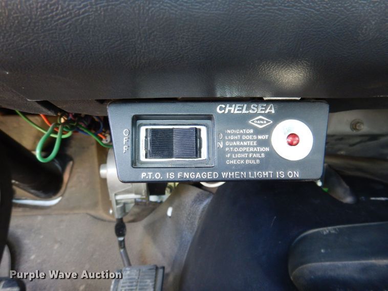 image for item KW9392 1999 Chevrolet C6500  tow truck