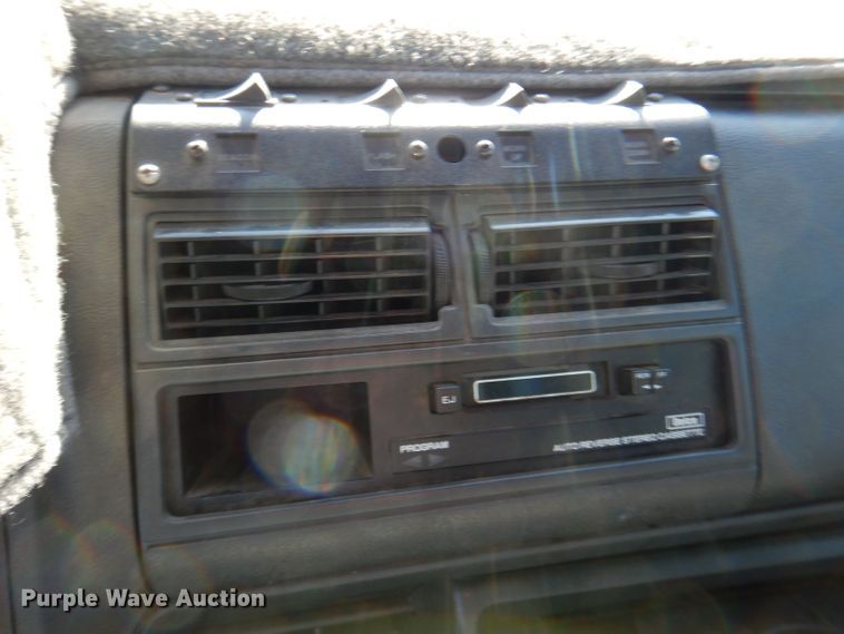 image for item KW9392 1999 Chevrolet C6500  tow truck