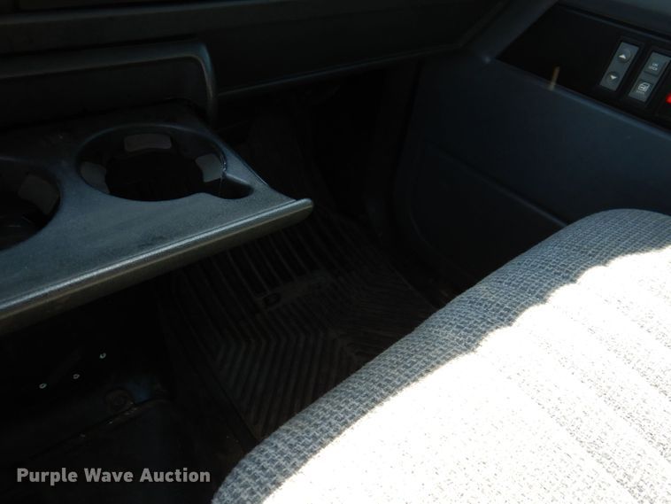 image for item KW9392 1999 Chevrolet C6500  tow truck