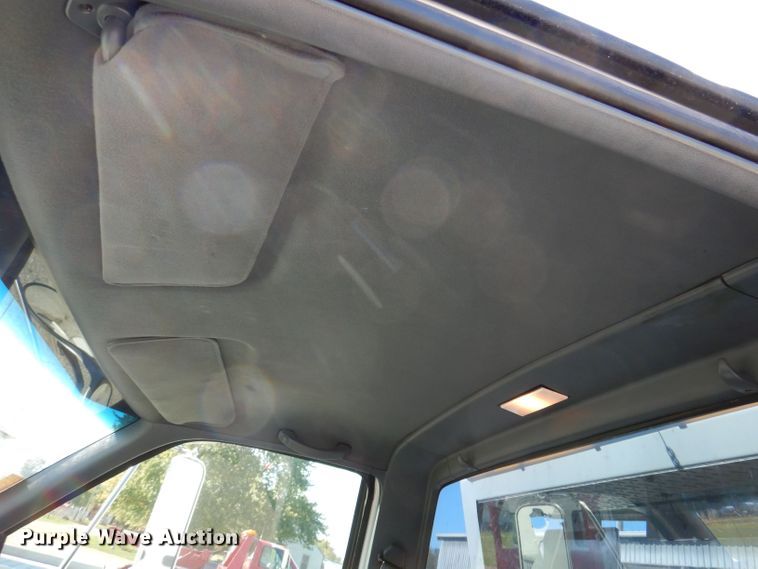 image for item KW9392 1999 Chevrolet C6500  tow truck