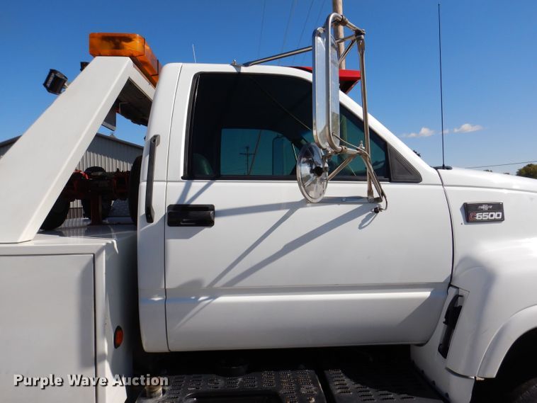 image for item KW9392 1999 Chevrolet C6500  tow truck