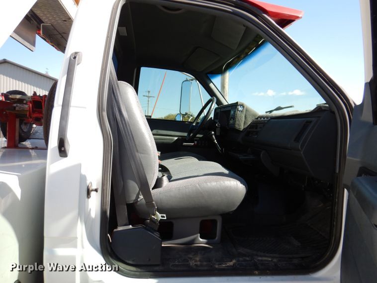 image for item KW9392 1999 Chevrolet C6500  tow truck