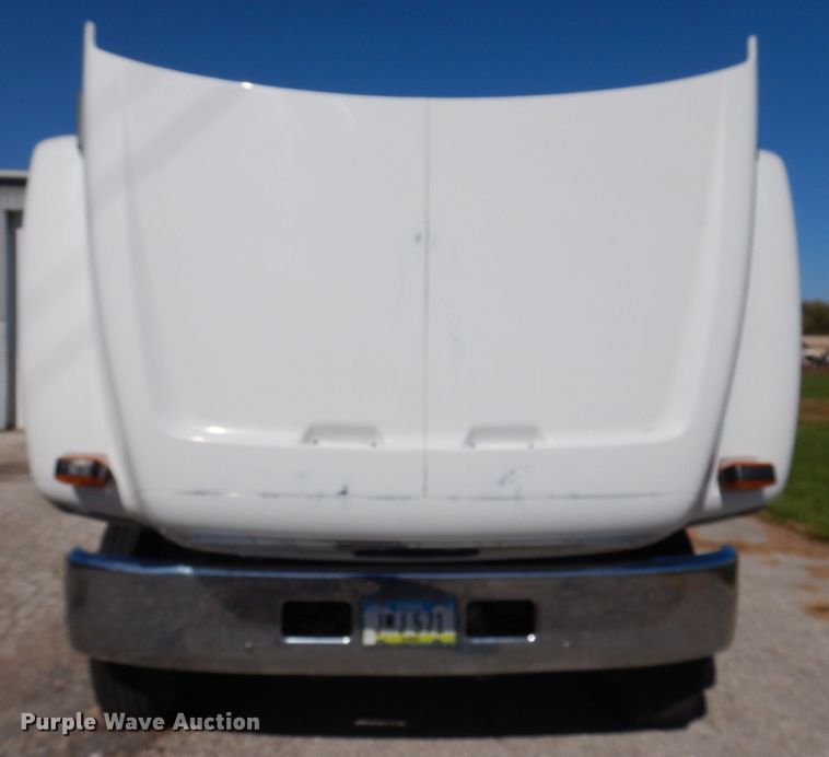 image for item KW9392 1999 Chevrolet C6500  tow truck