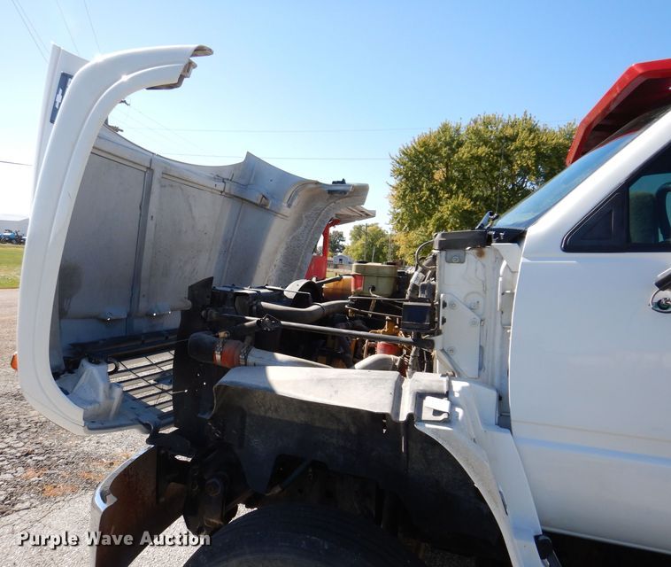 image for item KW9392 1999 Chevrolet C6500  tow truck