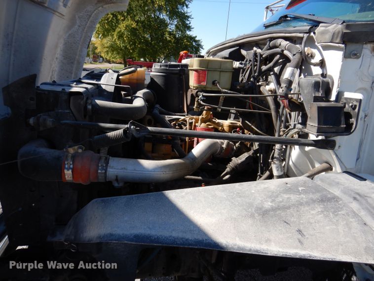 image for item KW9392 1999 Chevrolet C6500  tow truck