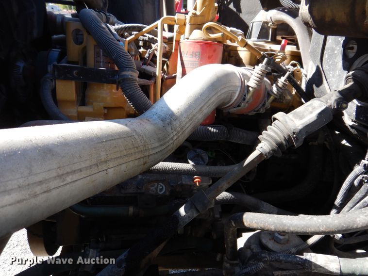 image for item KW9392 1999 Chevrolet C6500  tow truck