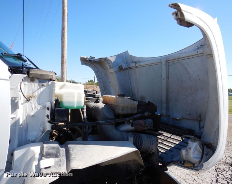 image for item KW9392 1999 Chevrolet C6500  tow truck