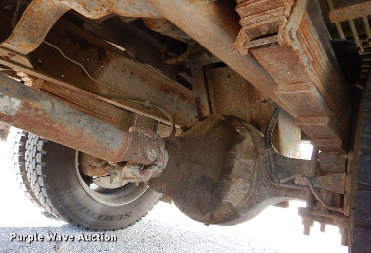 image for item KW9392 1999 Chevrolet C6500  tow truck