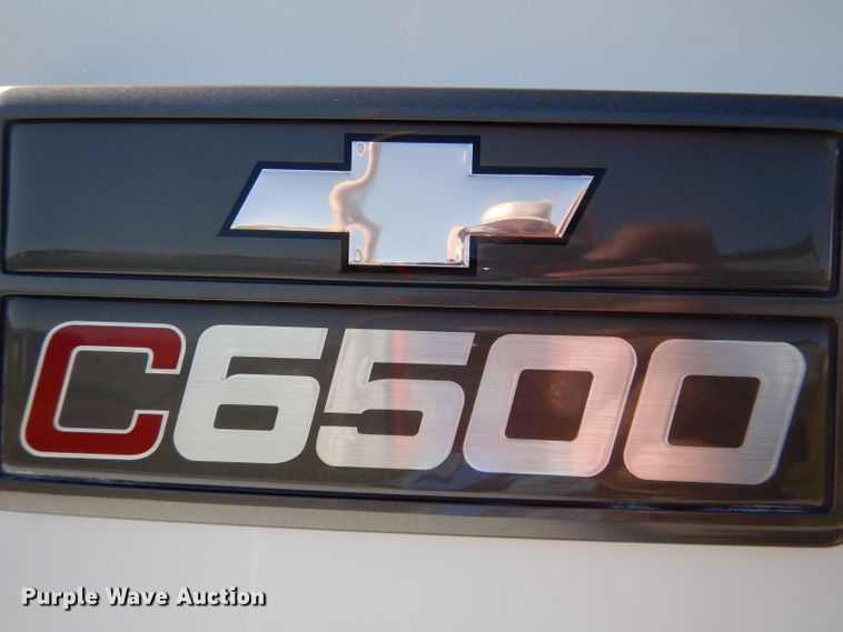 image for item KW9392 1999 Chevrolet C6500  tow truck