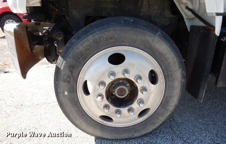 image for item KW9392 1999 Chevrolet C6500  tow truck