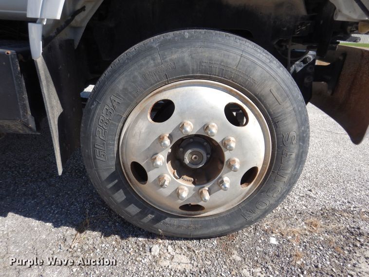 image for item KW9392 1999 Chevrolet C6500  tow truck