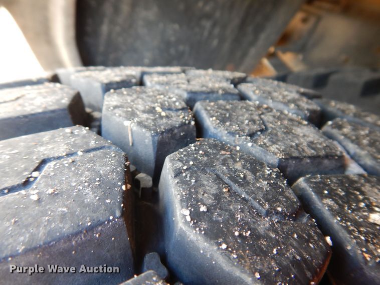 image for item KW9392 1999 Chevrolet C6500  tow truck