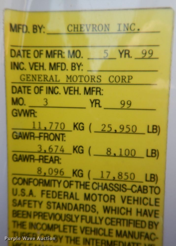 image for item KW9392 1999 Chevrolet C6500  tow truck