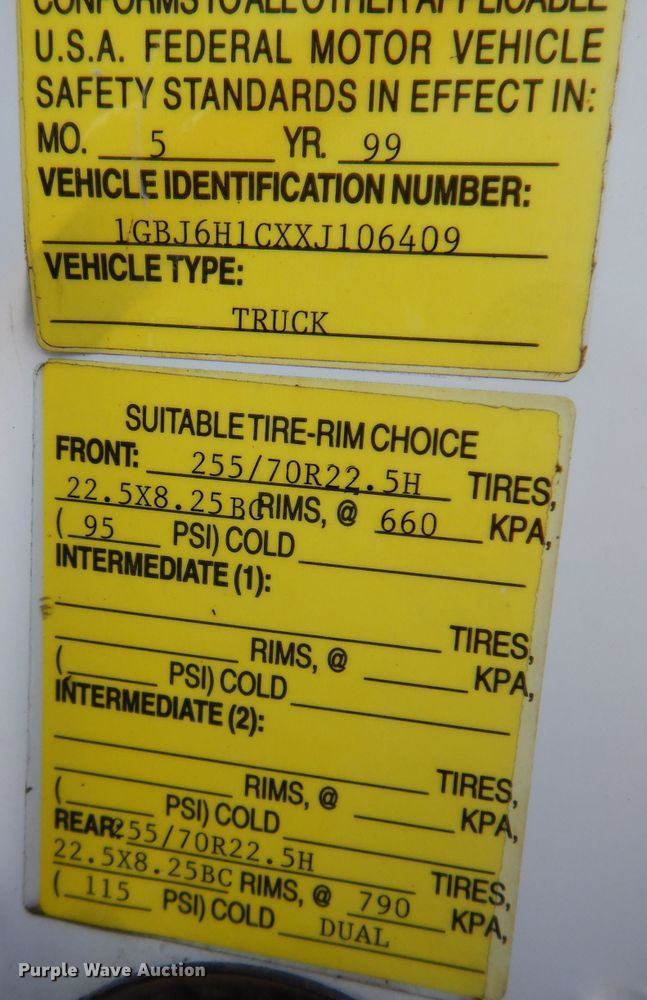 image for item KW9392 1999 Chevrolet C6500  tow truck