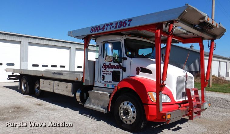 image for item KW9393 2013 Kenworth T370  car carrier truck