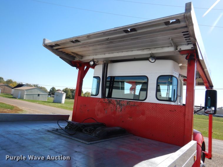 image for item KW9393 2013 Kenworth T370  car carrier truck