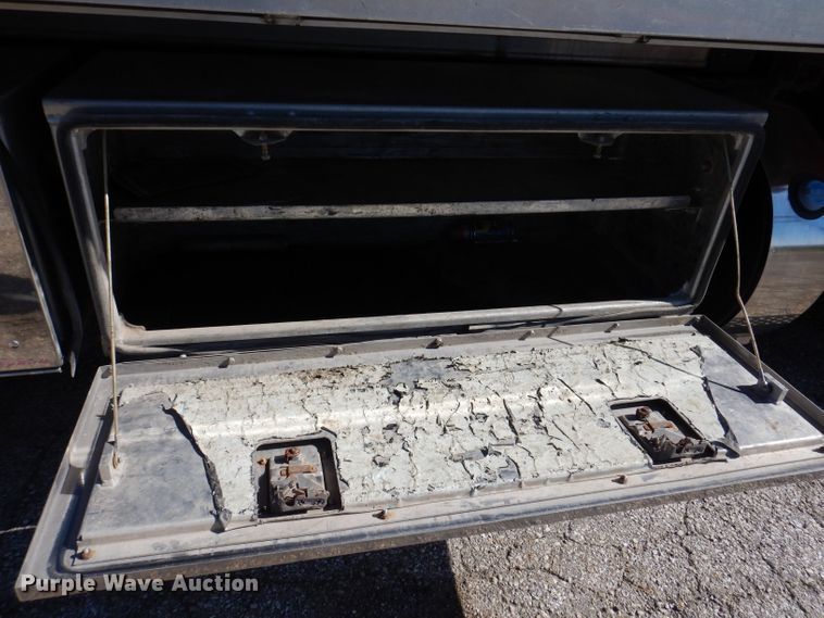 image for item KW9393 2013 Kenworth T370  car carrier truck