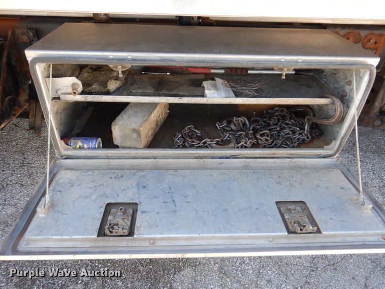 image for item KW9393 2013 Kenworth T370  car carrier truck