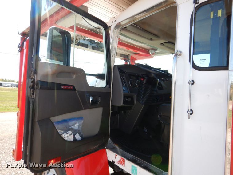 image for item KW9393 2013 Kenworth T370  car carrier truck