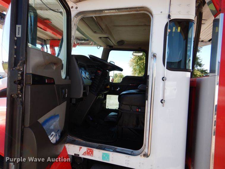 image for item KW9393 2013 Kenworth T370  car carrier truck