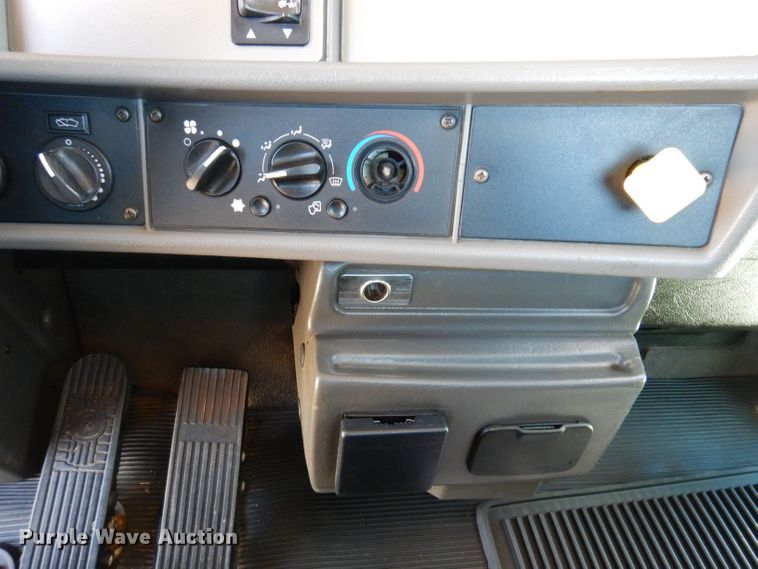 image for item KW9393 2013 Kenworth T370  car carrier truck